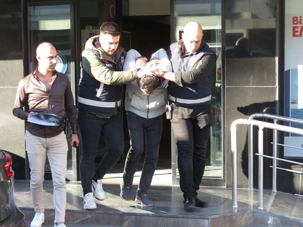 Kadıköy'de öğrenci servisi kaçıran şüpheli ile ilgili akılalmaz detay! Cumhurbaşkanlığı Külliyesi'ne girmeye çalıştı... 6