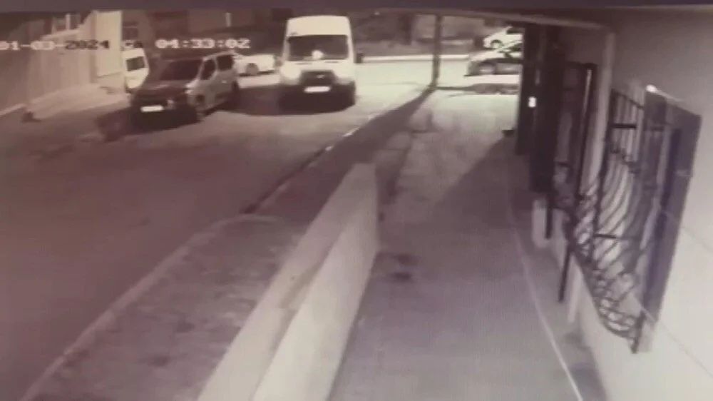 Kadıköy'de öğrenci servisi kaçıran şüpheli ile ilgili akılalmaz detay! Cumhurbaşkanlığı Külliyesi'ne girmeye çalıştı... 3