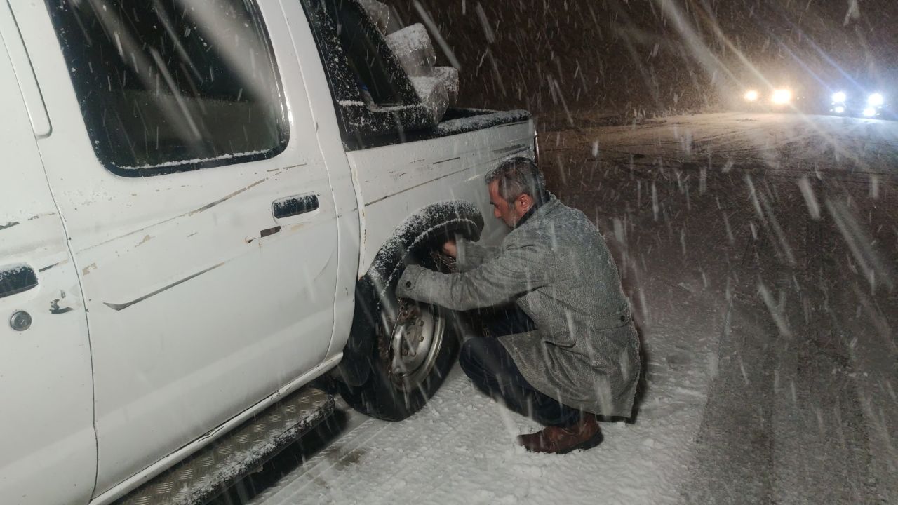 Van’da yüksek kesimlerde kar ve tipi etkili oluyor! İşte son durum! 4