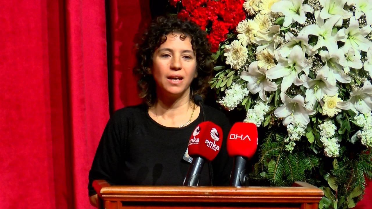Usta sanatçı Ayla Algan alkışlar eşliğinde son yolculuğuna uğurlandı! 5