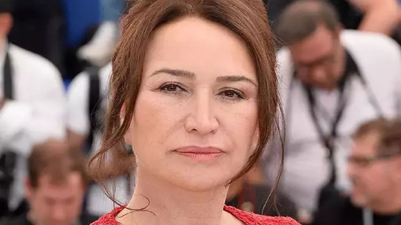 Demet Akbağ vücudunda en beğenmediği yeri açıkladı! "Sevmiyorum çünkü çok zayıf!" 5