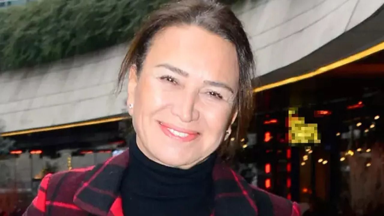 Demet Akbağ vücudunda en beğenmediği yeri açıkladı! "Sevmiyorum çünkü çok zayıf!" 1