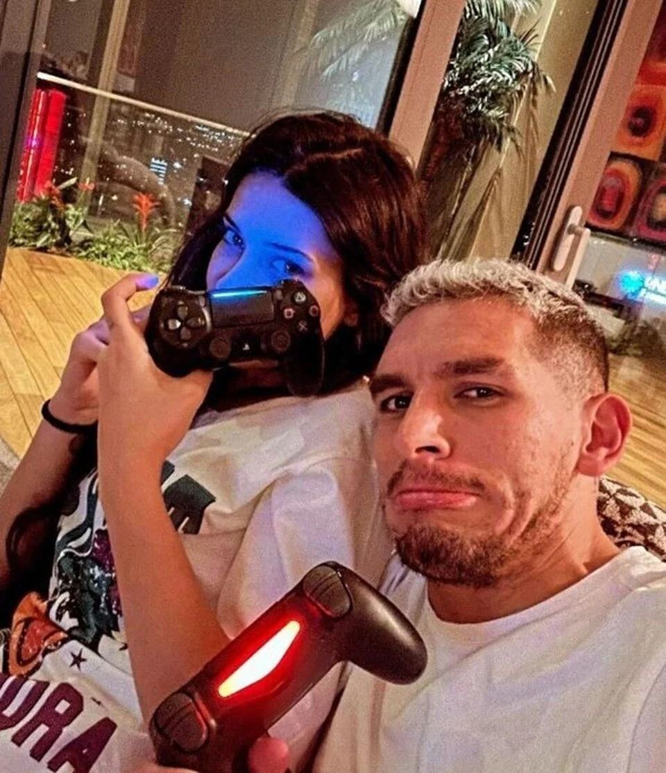 Torreira ile Devrim Özkan aşkı bitti: Takibi bırakıp tüm fotoğrafları sildiler! Geçtiğimiz yıl Galatasaray'ın yıldızı depresyona girmişti... 3
