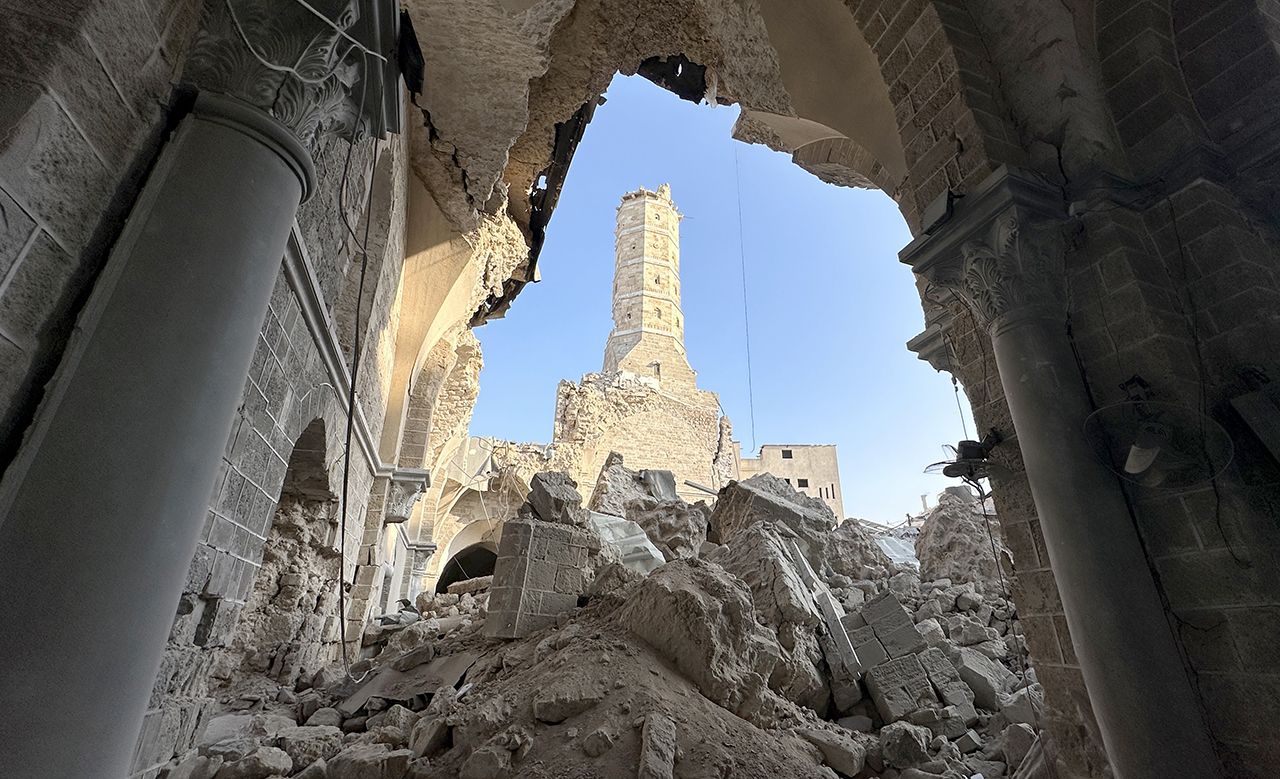 İsrail Gazze'deki 14 asırlık Büyük Ömeri Camii'ni yıktı 1