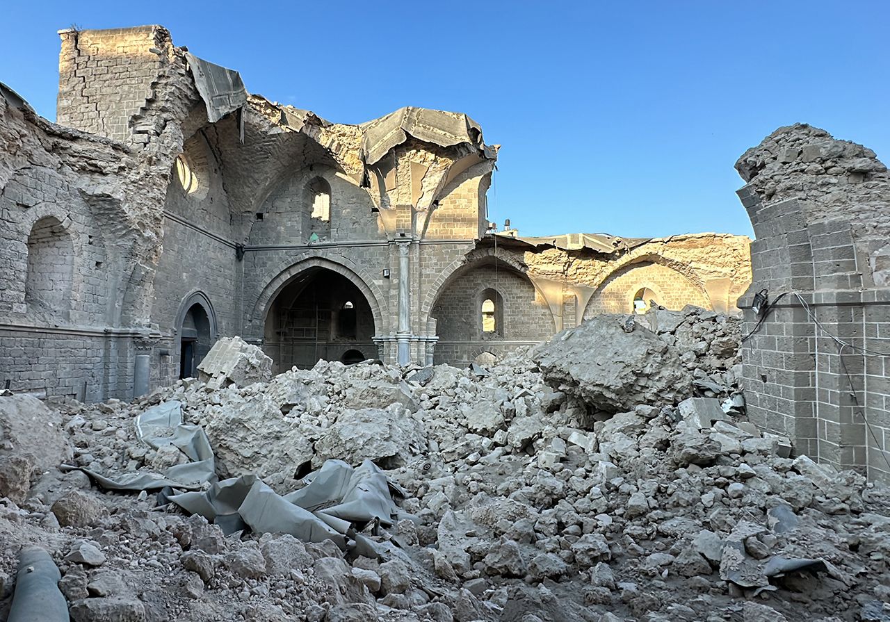 İsrail Gazze'deki 14 asırlık Büyük Ömeri Camii'ni yıktı 2