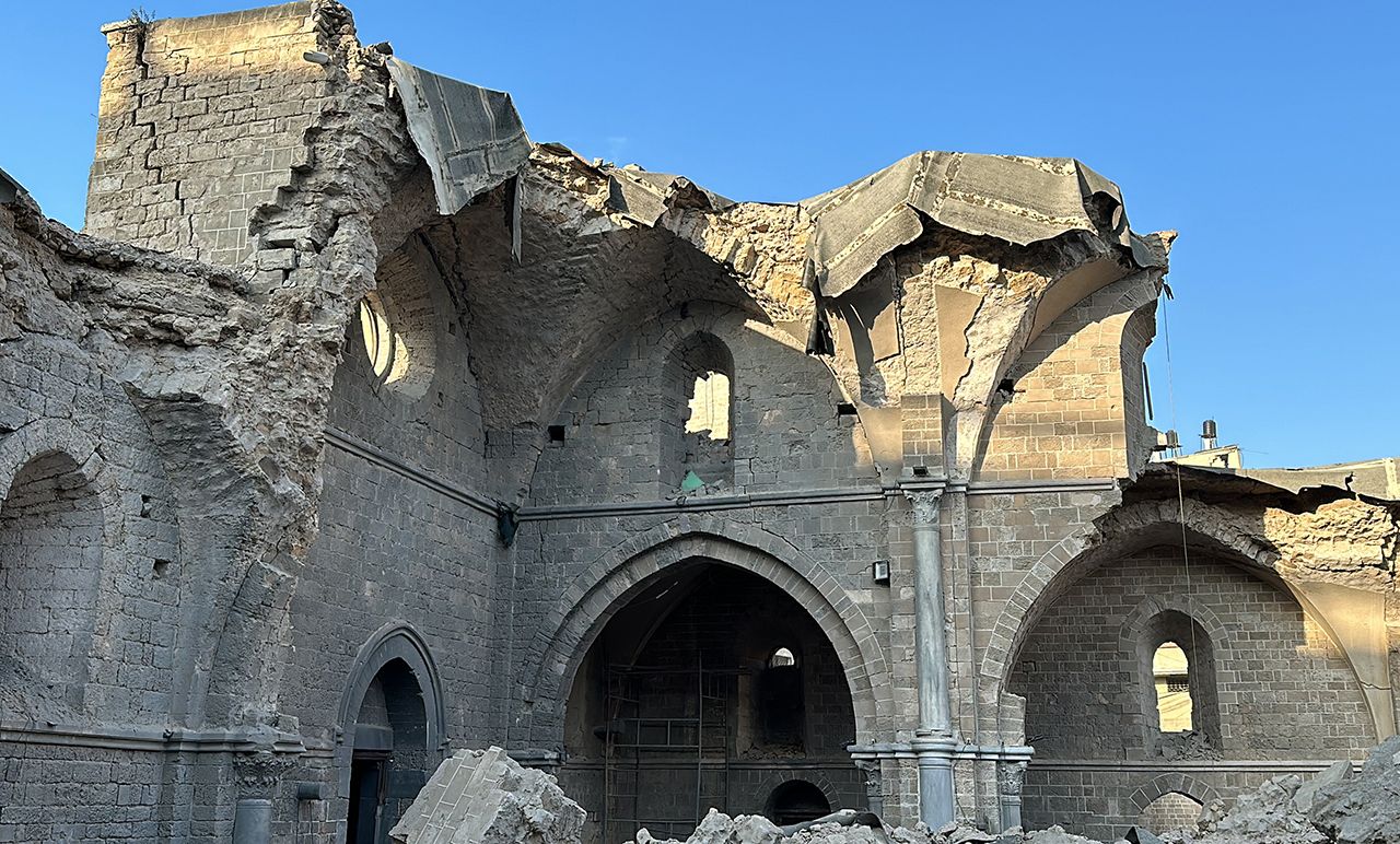 İsrail Gazze'deki 14 asırlık Büyük Ömeri Camii'ni yıktı 3