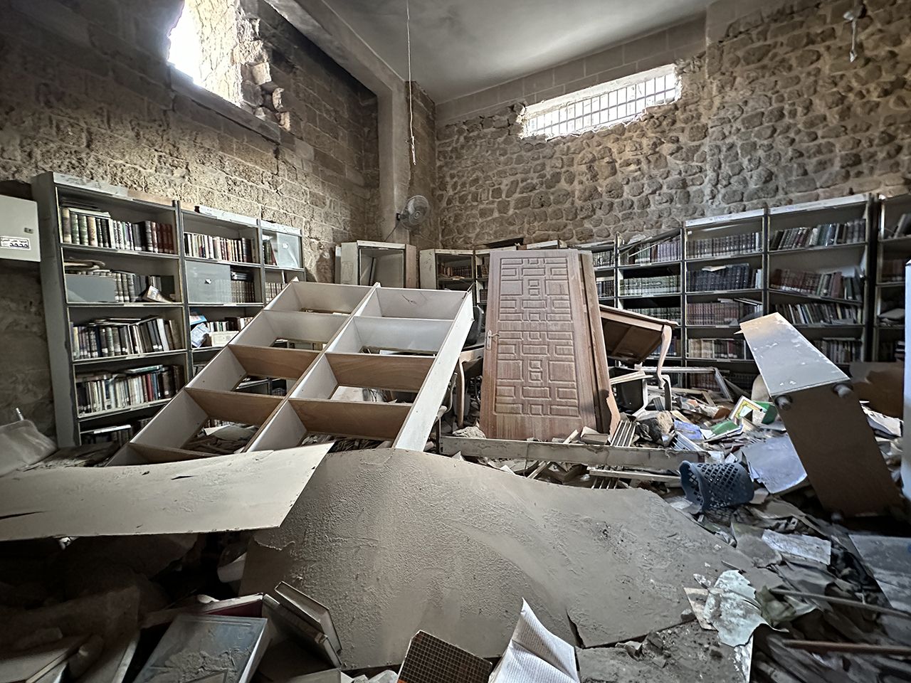 İsrail Gazze'deki 14 asırlık Büyük Ömeri Camii'ni yıktı 6