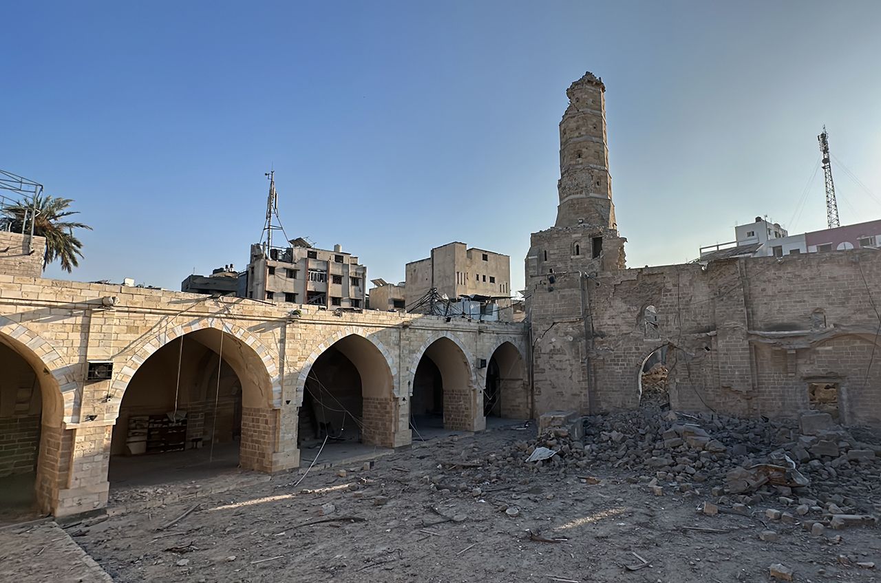 İsrail Gazze'deki 14 asırlık Büyük Ömeri Camii'ni yıktı 10