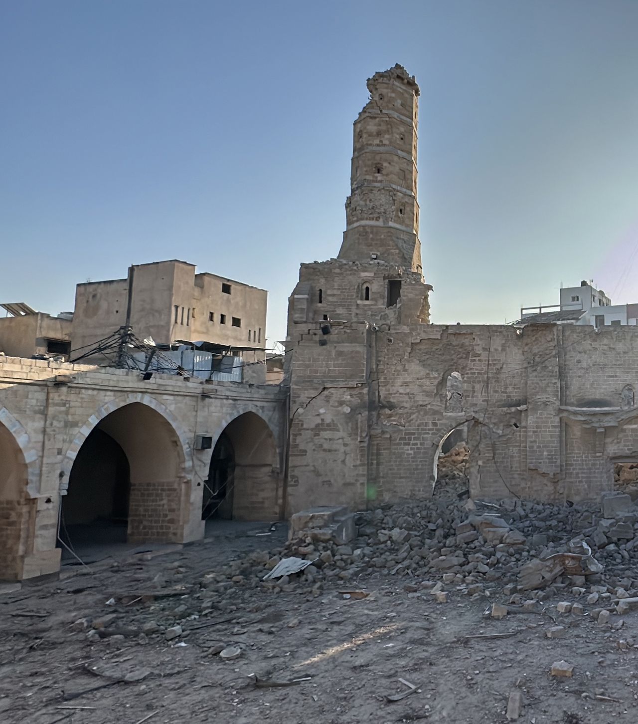 İsrail Gazze'deki 14 asırlık Büyük Ömeri Camii'ni yıktı 11