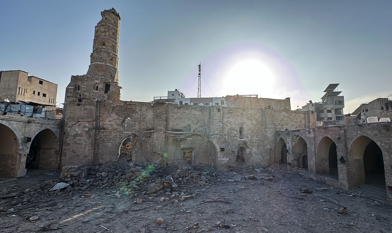 İsrail Gazze'deki 14 asırlık Büyük Ömeri Camii'ni yıktı 12