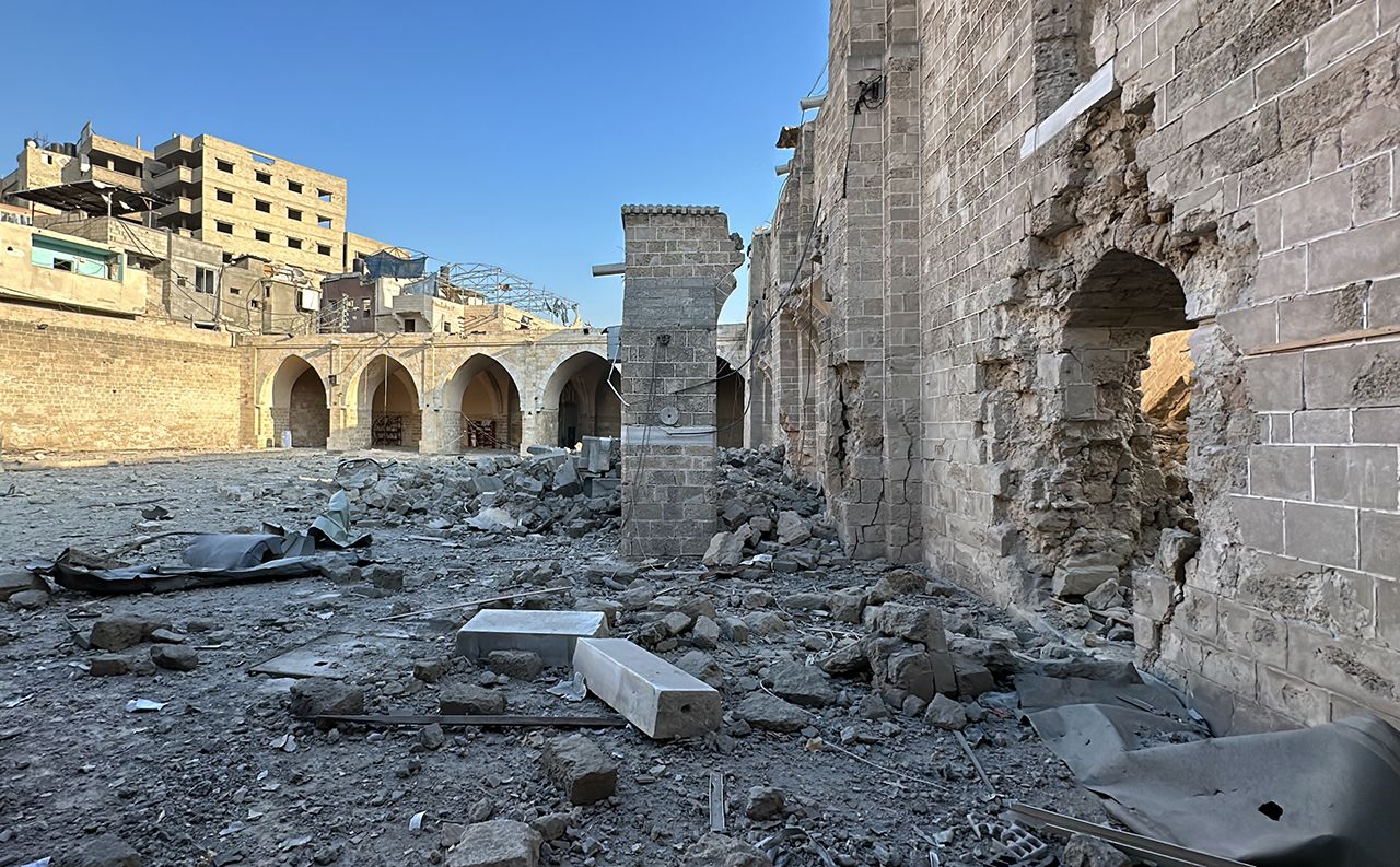 İsrail Gazze'deki 14 asırlık Büyük Ömeri Camii'ni yıktı 14