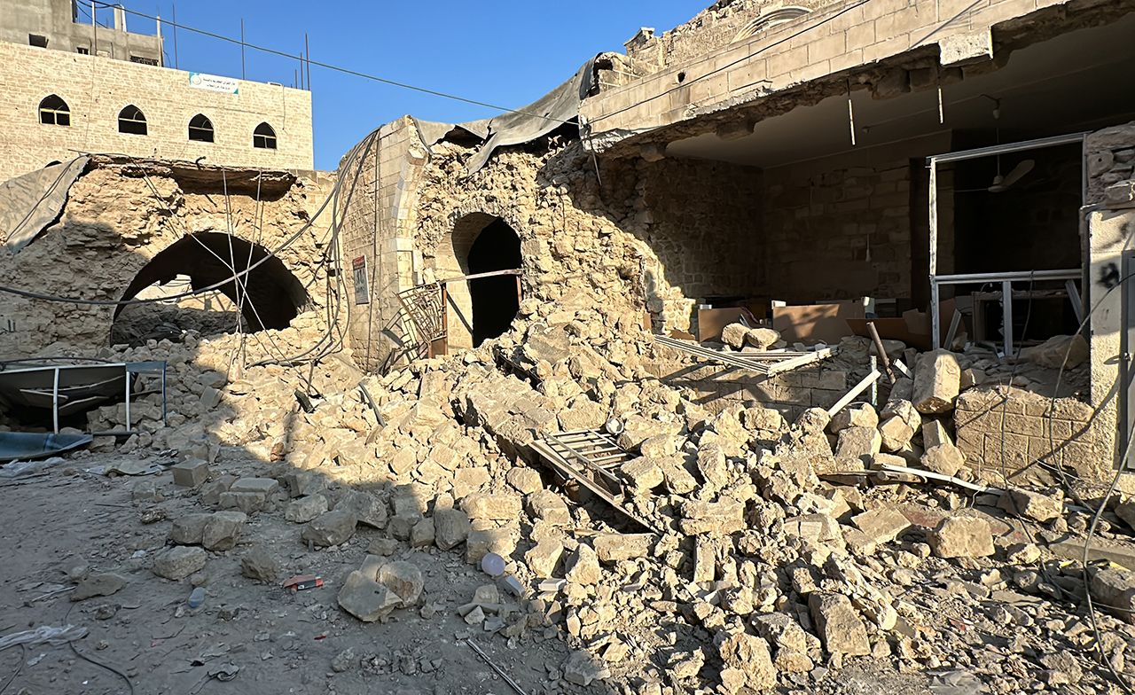 İsrail Gazze'deki 14 asırlık Büyük Ömeri Camii'ni yıktı 15