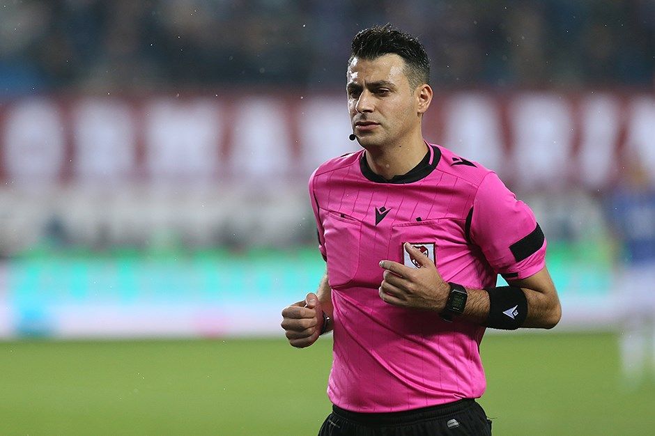 “Hakem Ali Şansalan baktı ki Galatasaray zorlanıyor, hemen devreye girdi! Konyaspor’un faulünü vermedi, top döndü gol oldu! Herhalde ondan sonra utanmıştır” 5