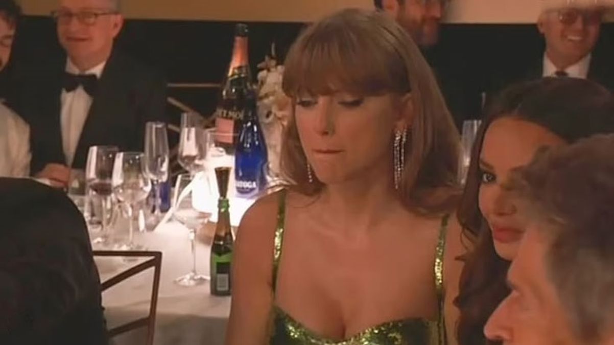 Sunucunun yaptığı şakaya sinirlenen Taylor Swift, ödül törenini terk etti! 4
