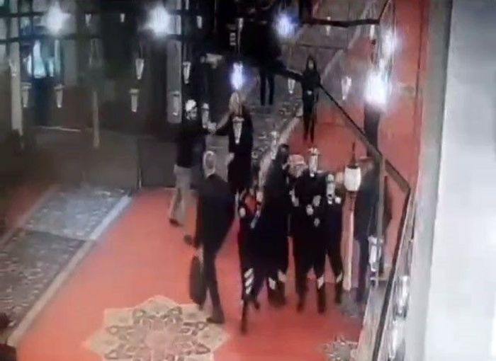 Fatih Camii'nde imamı yaralayan saldırgan ifade verirken bakın ne yaptı! 3