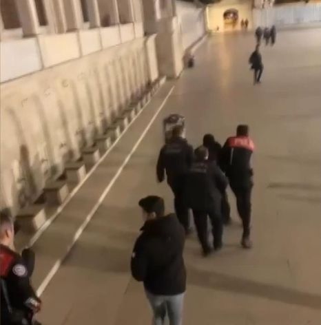 Fatih Camii'nde imamı yaralayan saldırgan ifade verirken bakın ne yaptı! 5