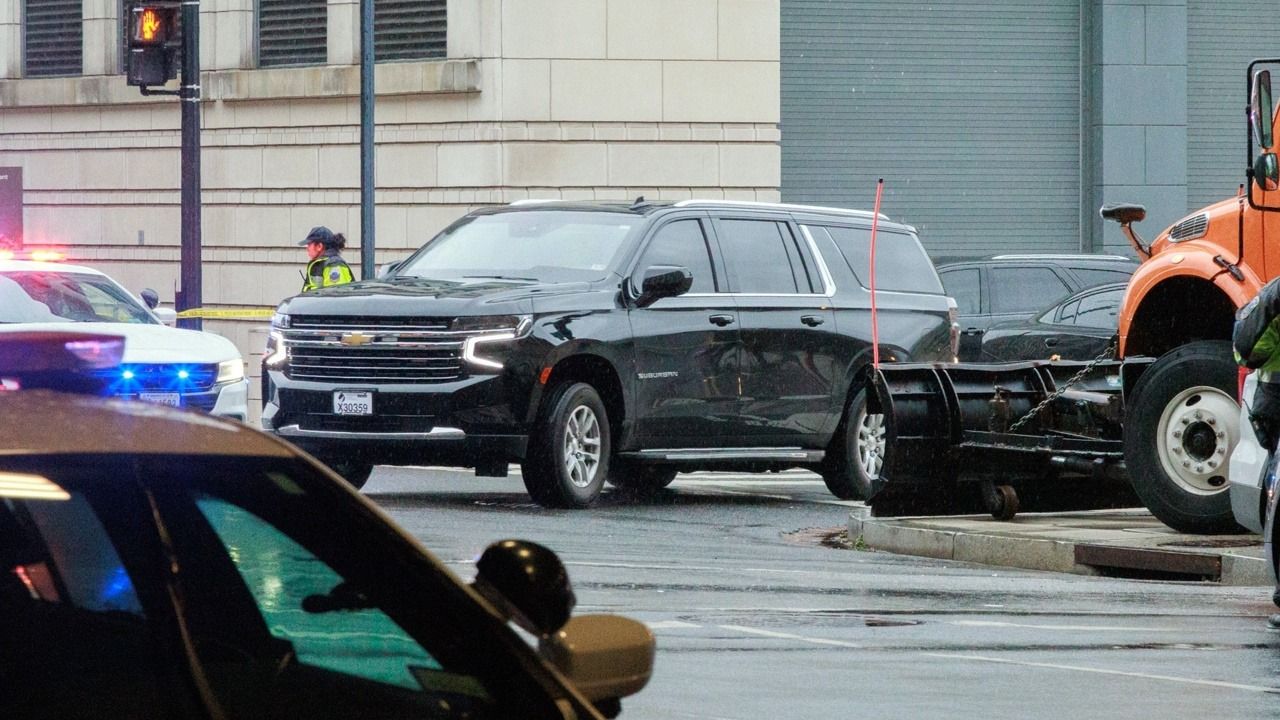 Eski ABD Başkanı Donald Trump E Barrett Prettyman Adliyesi'nden ayrıldı 1