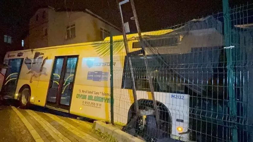 Dün Ataşehir'de bugün Beykoz'da İETT faciası! Park halindeki araçları biçti... 1