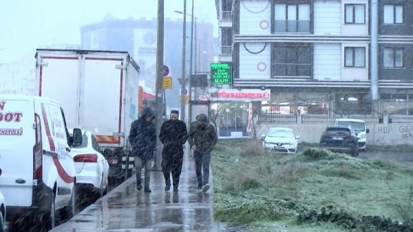 AKOM uyarmıştı! İstanbul'da beklenen yağış başladı! O ilçe beyaza büründü! 1