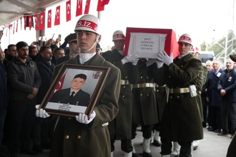 Türkiye şehitlerine ağlıyor... Pençe-Kilit şehitlerine veda! 10
