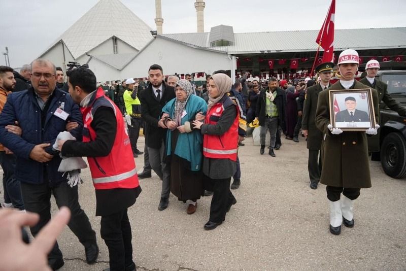 Türkiye şehitlerine ağlıyor... Pençe-Kilit şehitlerine veda! 11