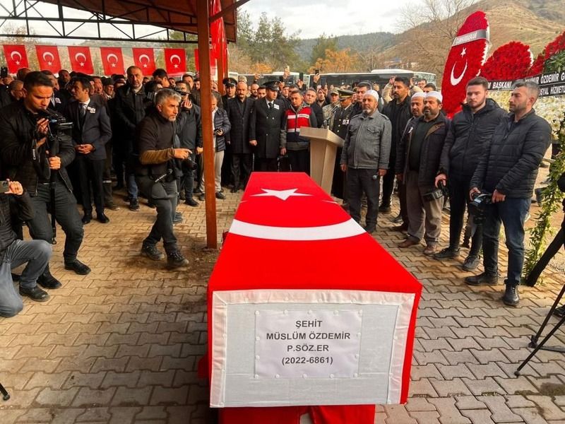 Türkiye şehitlerine ağlıyor... Pençe-Kilit şehitlerine veda! 15
