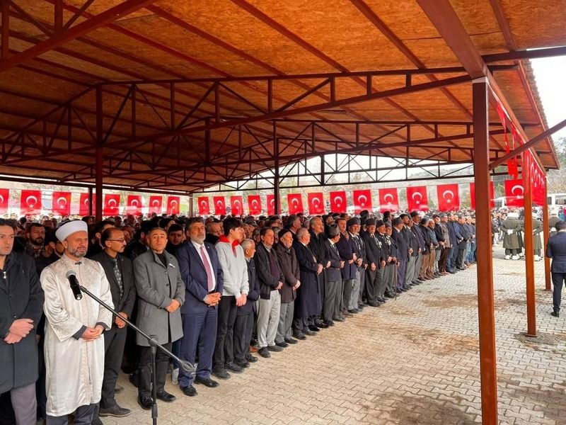 Türkiye şehitlerine ağlıyor... Pençe-Kilit şehitlerine veda! 16