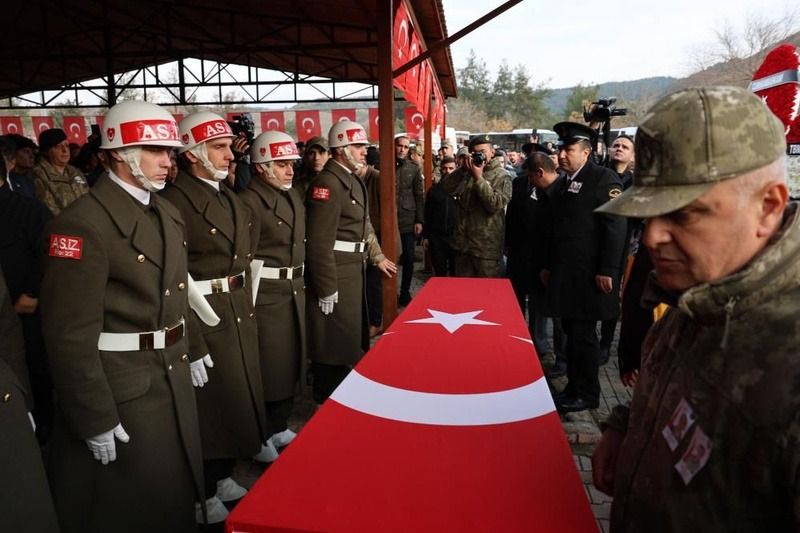Türkiye şehitlerine ağlıyor... Pençe-Kilit şehitlerine veda! 18