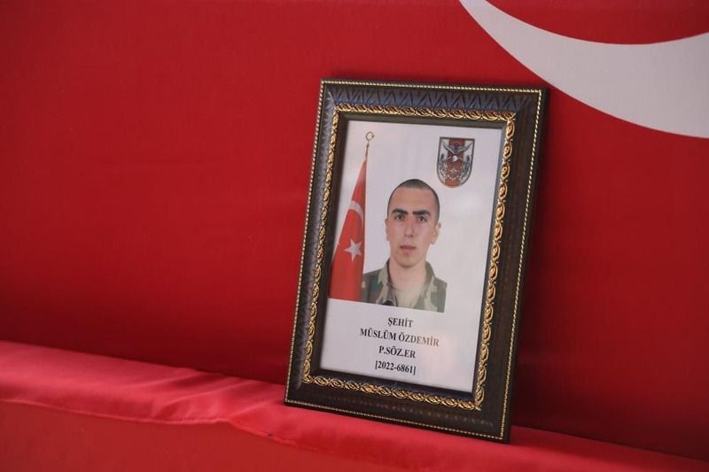 Türkiye şehitlerine ağlıyor... Pençe-Kilit şehitlerine veda! 19
