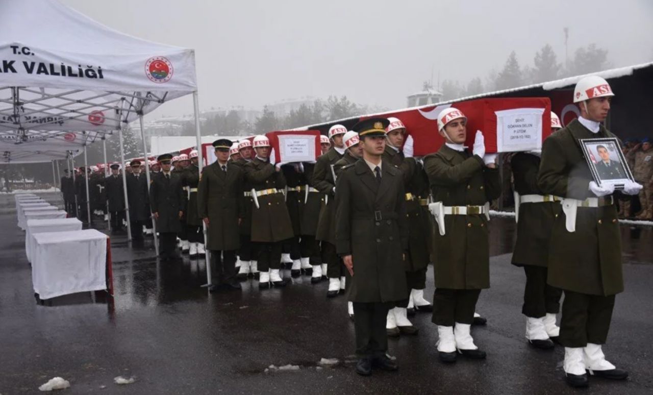 Türkiye şehitlerini son yolculuklarına uğurladı: Gözyaşlarıyla veda... 1