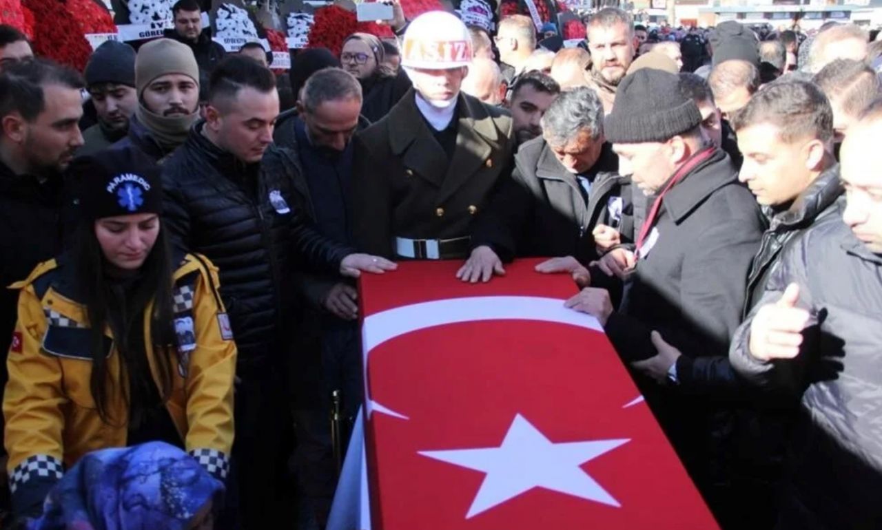 Türkiye şehitlerini son yolculuklarına uğurladı: Gözyaşlarıyla veda... 3