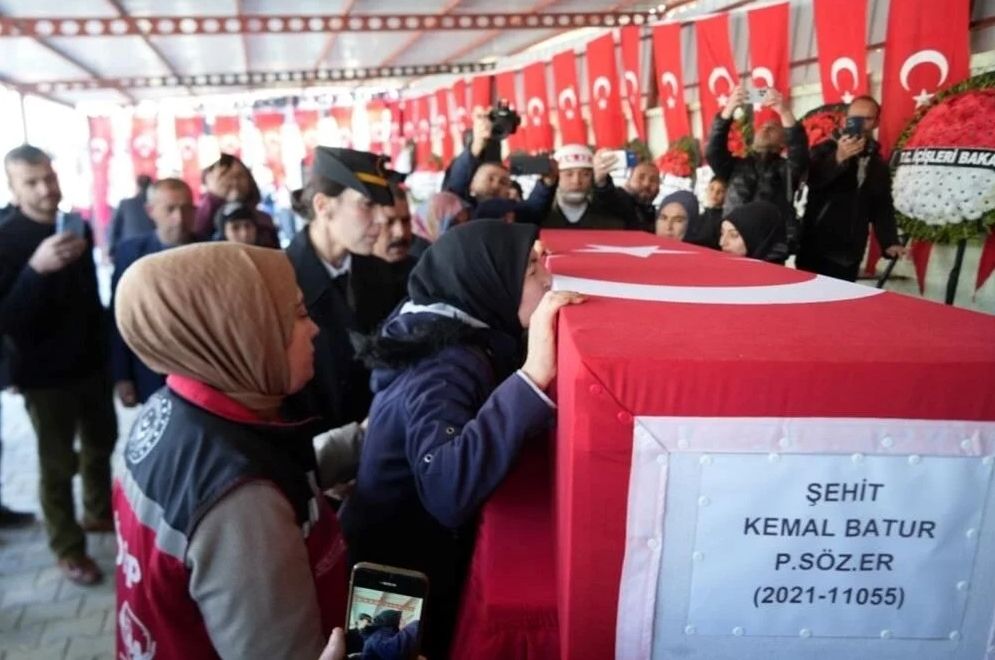 Türkiye şehitlerini son yolculuklarına uğurladı: Gözyaşlarıyla veda... 11