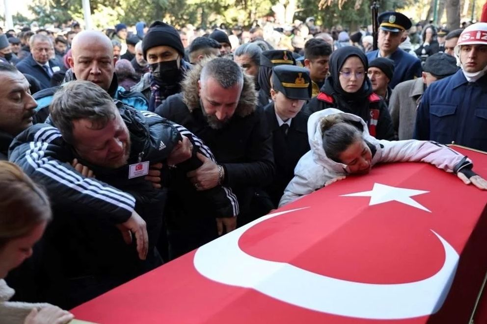 Türkiye şehitlerini son yolculuklarına uğurladı: Gözyaşlarıyla veda... 13