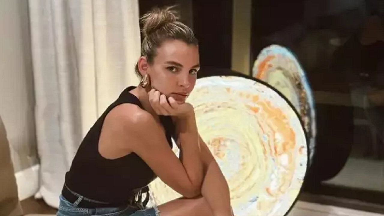 Aslışah Alkoçlar anneannesi ile pozunu yayınladı! Kendini 30 yıl önceki haline benzeten Alkoçlar'a sosyal medyada yorum yağdı... 5