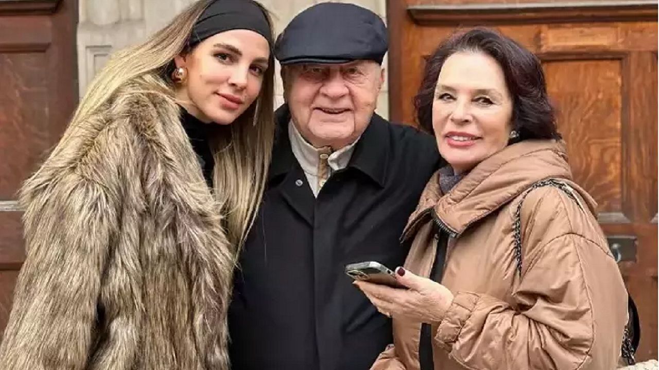 Aslışah Alkoçlar anneannesi ile pozunu yayınladı! Kendini 30 yıl önceki haline benzeten Alkoçlar'a sosyal medyada yorum yağdı... 1