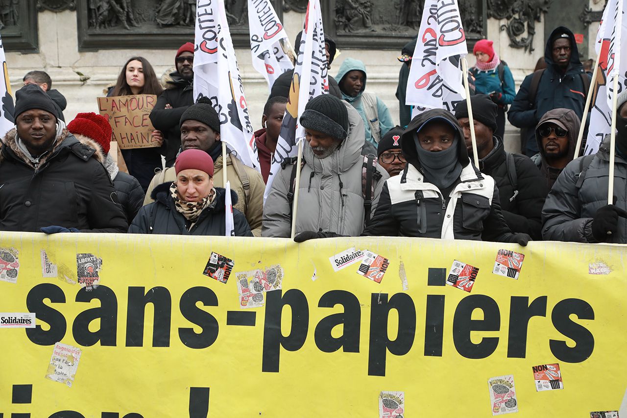 Fransa'da göçmenleri etkileyecek karar! Tartışmalı yasaya protesto! 4