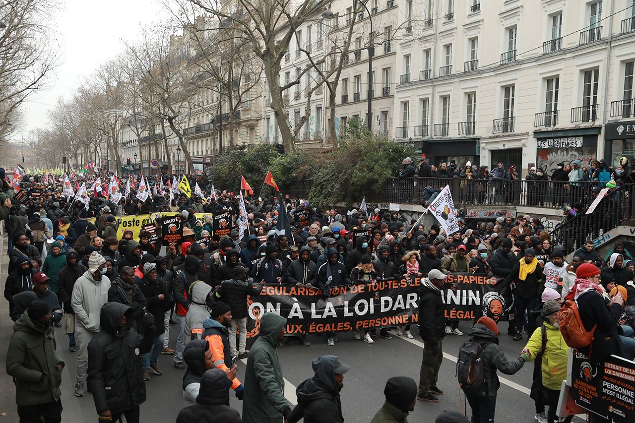Fransa'da göçmenleri etkileyecek karar! Tartışmalı yasaya protesto! 9