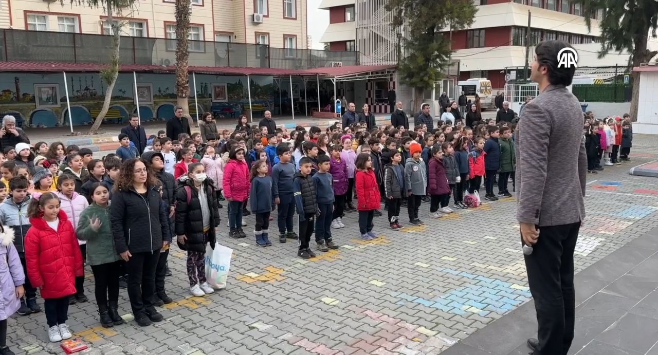 81 ilde tüm okullarda şehitler için saygı duruşu 9