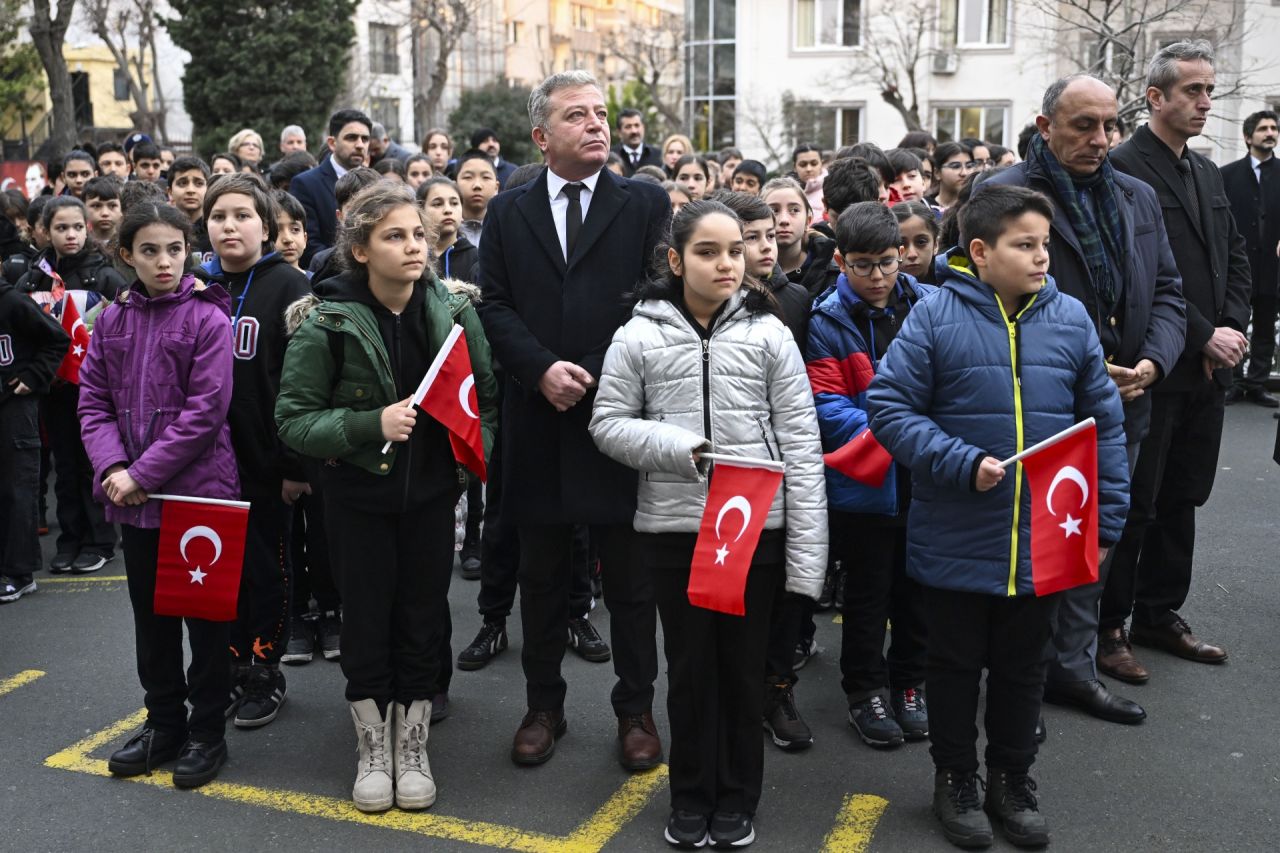 81 ilde tüm okullarda şehitler için saygı duruşu 2