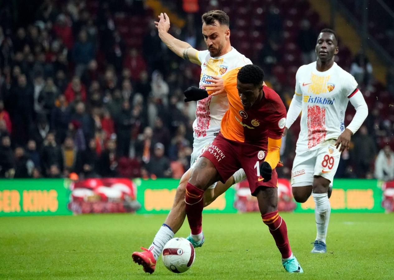 Rıdvan Dilmen olay çıkış! Bu sözler ezeli rakipleri birbirine düşürür: Galatasaray'ın oyununa baktığımız zaman 7-8 puanlık fark olması gerekiyor! 6