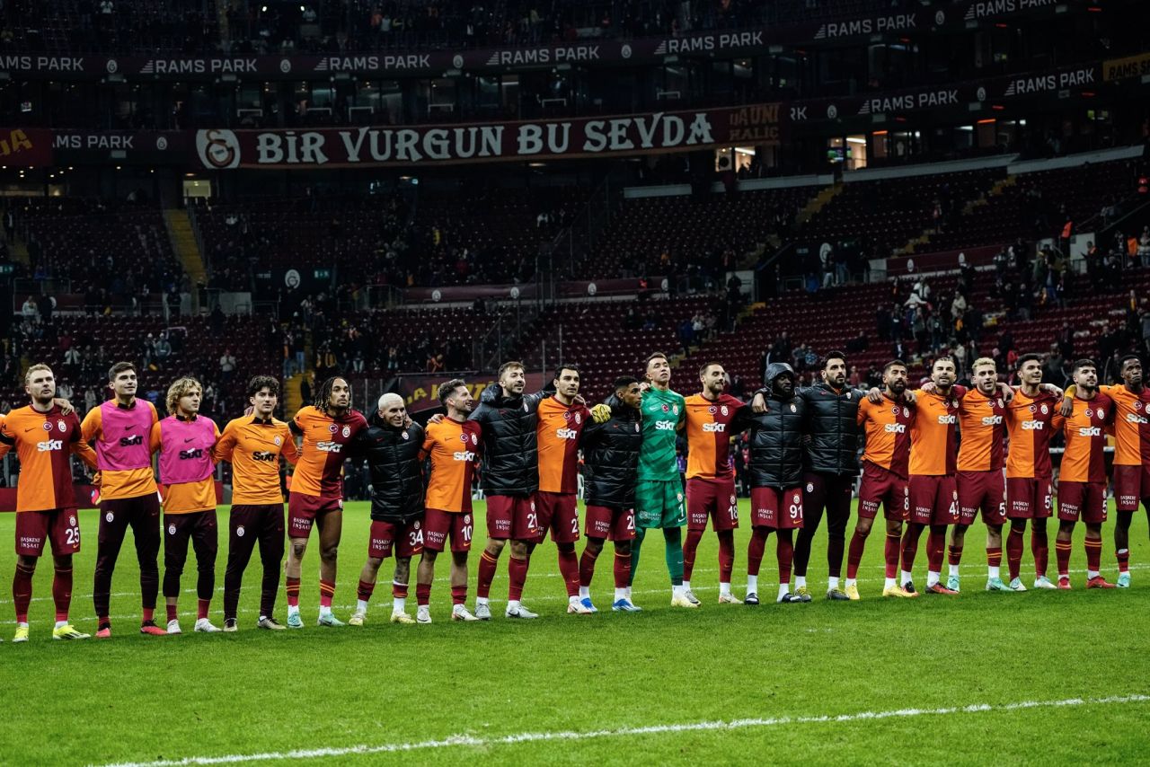 “Halil Dervişoğlu kadar gamsız bir oyuncu görmedim! Okan Hoca onu oynatmayı acilen bırakmalı! Genç Baran ondan çok daha faydalı olur” 10