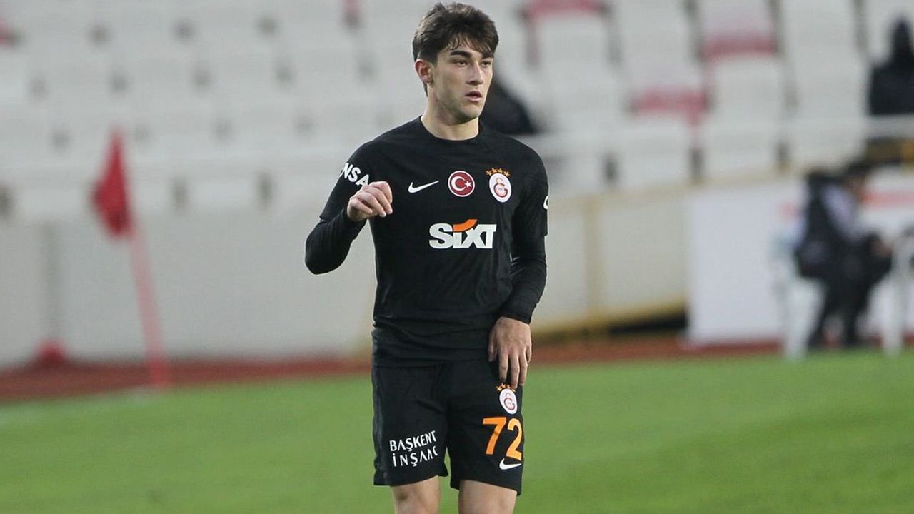 Galatasaray'ın Ümraniyespor maçı ilk 11'i belli oldu! Okan Buruk genç yıldızları sahaya atıyor, taraftar ilk kez izleyecek: Gözler Eyüp Aydın'da 3