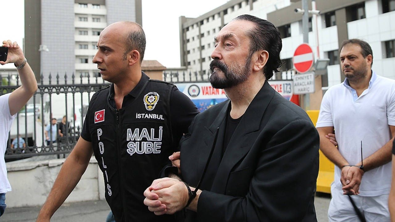 O rapor ortaya çıktı! Adnan Oktar ve örgütünü aklayan hakim ve savcılar bakın neler yapmış... 5