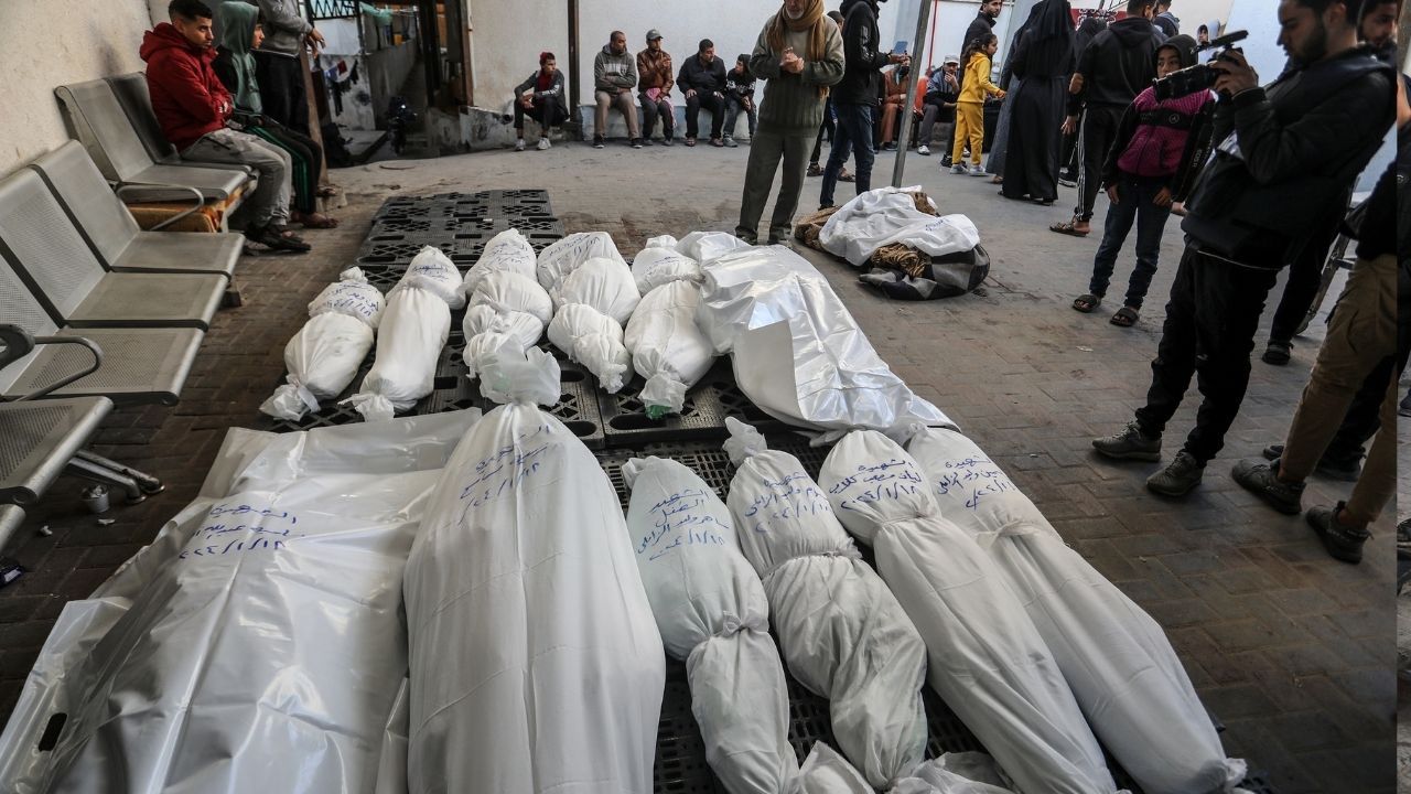 Gazze'deki Sağlık Bakanlığı: İsrail ordusunun düzenlediği saldırılarda öldürülen Filistinlilerin sayısı: 24 bin 620 1