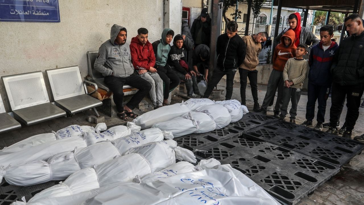 Gazze'deki Sağlık Bakanlığı: İsrail ordusunun düzenlediği saldırılarda öldürülen Filistinlilerin sayısı: 24 bin 620 2