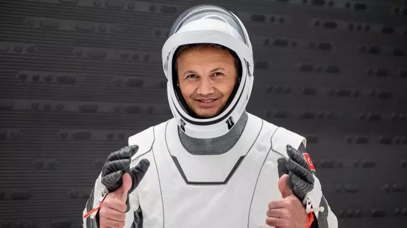 Türkiye'nin ilk astronotu Alper Gezeravcı uzayda! Bakanlardan uzay yolculuğu mesajları: Bir hayalimiz daha gerçeğe dönüştü 1
