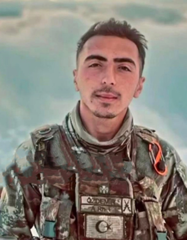 Haluk Levent ve Hasan Can Kaya verdikleri sözü tuttu! Şehit Müslüm Özdemir'in depremzede ailesine ev alındı: Eşyaları da o isim alacak 2