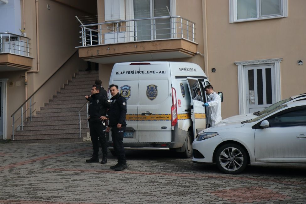 Sakarya'da cinnet getiren polis, karısını ve kızını öldürüp intihar etti! 1