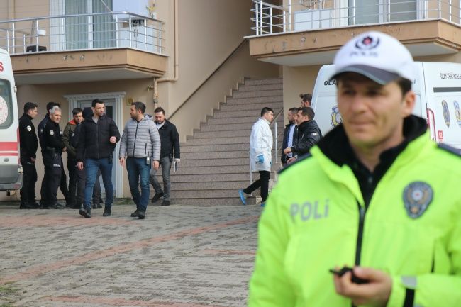 Sakarya'da cinnet getiren polis, karısını ve kızını öldürüp intihar etti! 6
