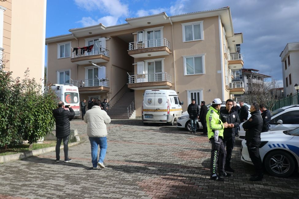 Sakarya'da cinnet getiren polis, karısını ve kızını öldürüp intihar etti! 5